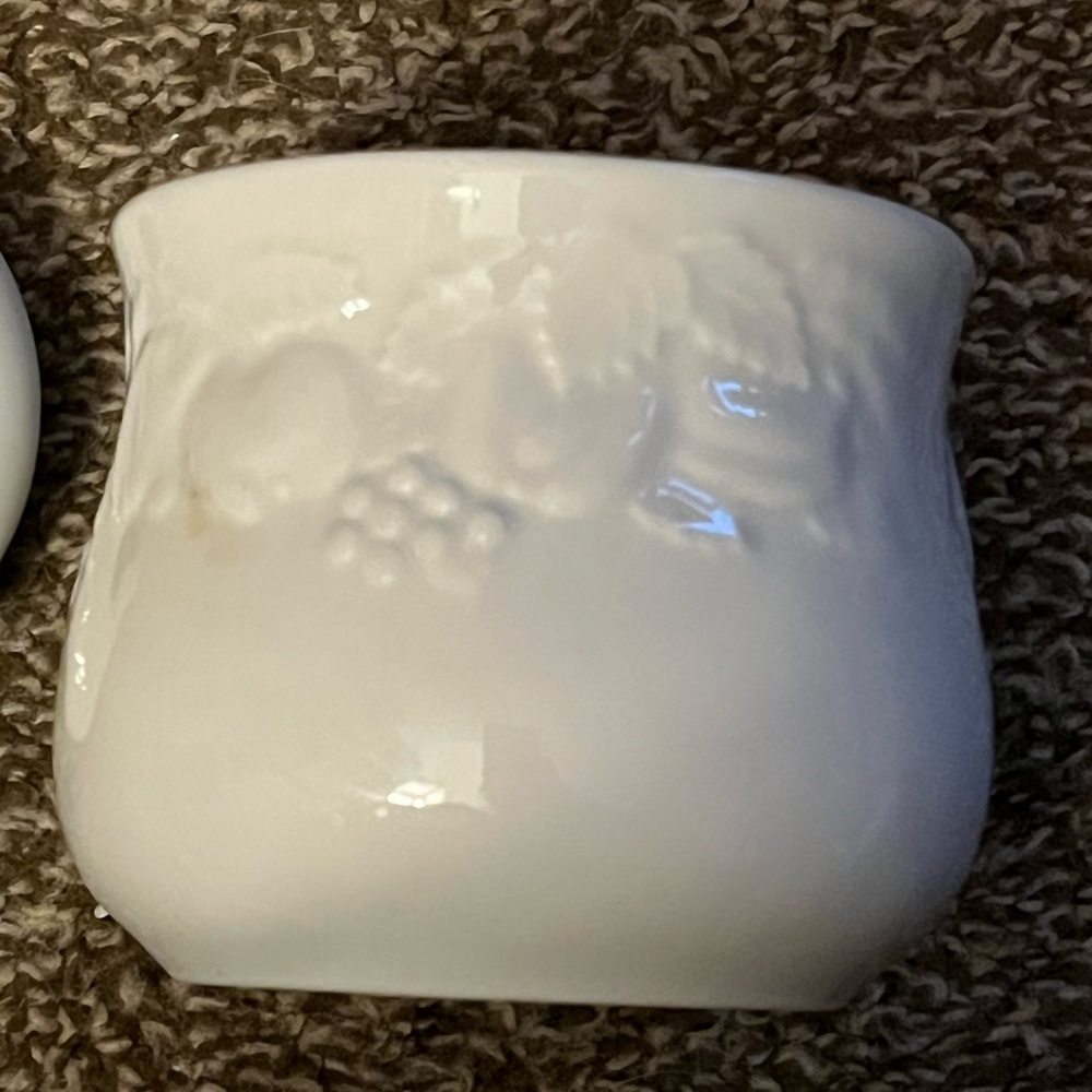 Tabletops Fruit de Blanc Sugar Bowl - Picture 4 of 5